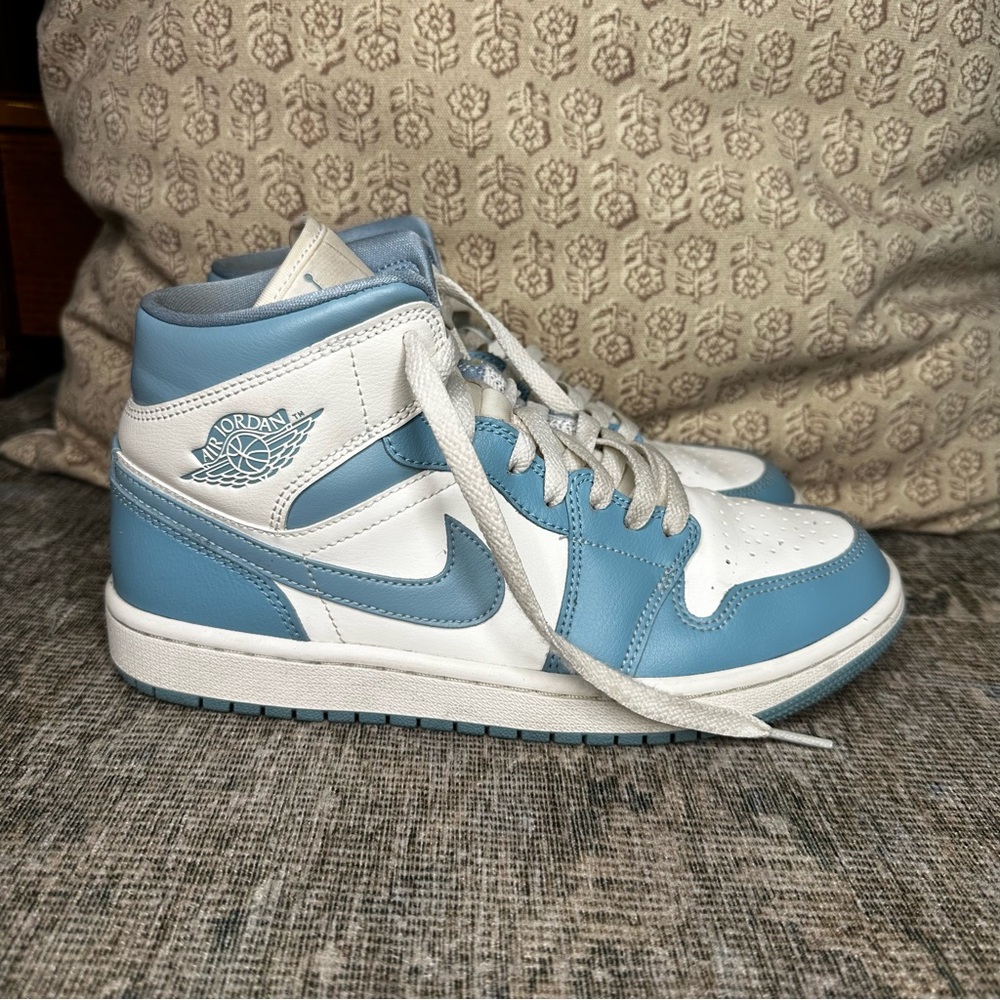 Nike Air Jordan 1 Mid White & University Blue Sneakers Women’s 8.5